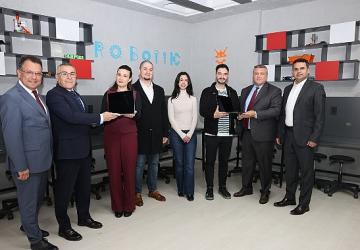 Okul-Sanayi İş Birliğiyle Okullara Bilgisayar Bağışı Yapılıyor