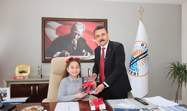 Dikili'de 23 Nisan Coşkusu Sokaklara Taştı