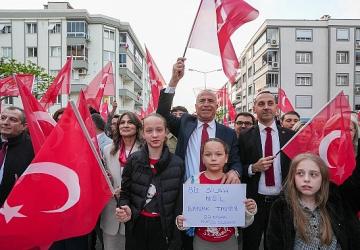 Gaziemir'de 23 Nisan coşkusu kortejle taçlandı