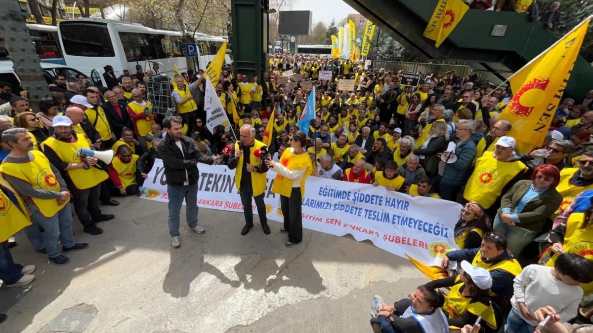 Eğitim-Sen Adıyaman Şubesi’nden MEB önünde nöbet eylemi