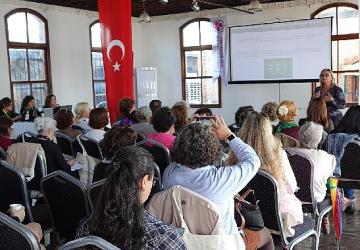 İzmir, kadınların katılımıyla güçleniyor