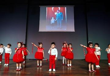 Didim Belediyesi Deniz Yıldızları Kreş ve Gündüz Bakımevi'nde minik yürekler 29 Ekim Cumhuriyet Bayramı'nı coşkuyla kutladı