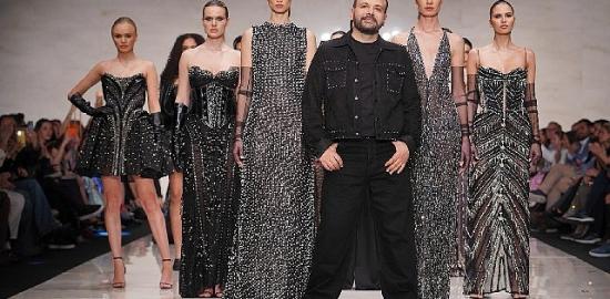 Murat Acar Defilesinde Mermer Podyumda Moda Resitali