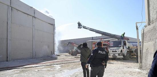 Başkan Hatice Gençay Yangın Sürecini Ekiplerle Birlikte Sahada Takip Etti
