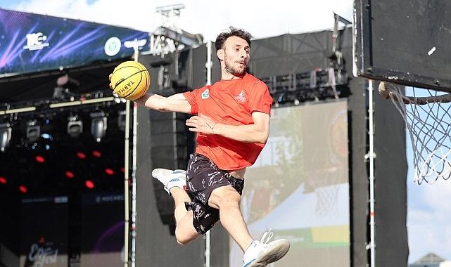 “Karizma Show" EnFest'te havalara uçtu