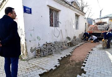 Bornova'da yol seferberliği sürüyor