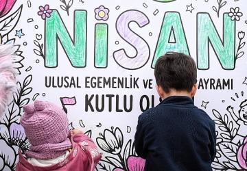 Dev küp, çocukların dünyası ile renklendi