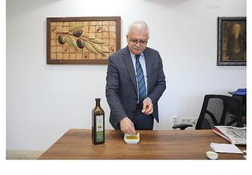 Burhaniye Belediyesi Zeytinyağları Satışa Sunuldu