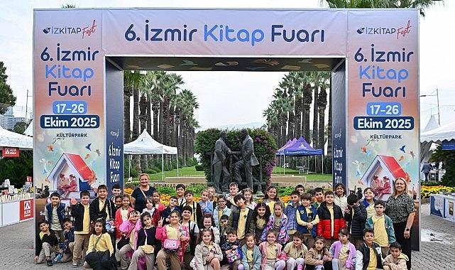 İZKİTAP'a her yaştan ziyaretçi