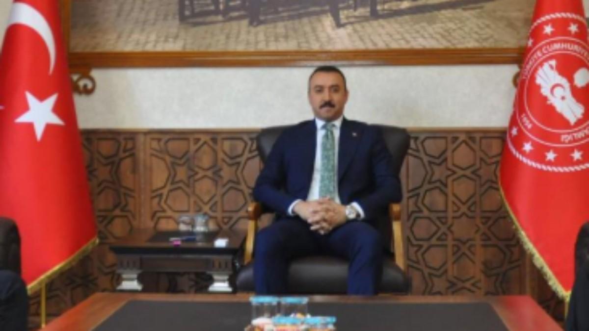 Çelikhan Kaymakamı Pelvan: ‘Malatya Karayolu’nu kapattık, zorunlu olmadıkça trafiğe çıkmayın’ - Videolu Haber