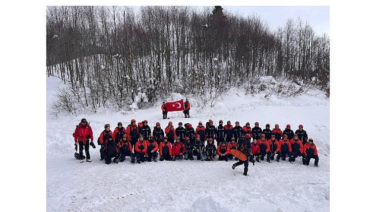 Zorlu kış şartlarında saniyelerle yarışıldı