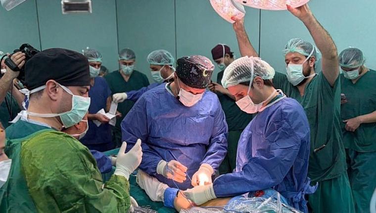 Menisküs Cerrahisinde Türkiye'de Bir İlk, DEÜ'de Gerçekleşti!