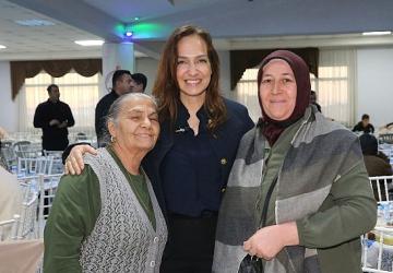 Karşıyaka'da ilk iftar sofrası Cumhuriyet Mahallesi'nde kuruldu