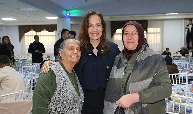 Karşıyaka'da ilk iftar sofrası Cumhuriyet Mahallesi'nde kuruldu