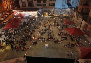 By Kafe'de ilk perde açıldı: Ateş başında 'Gülen Gözler' buluşması