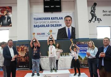 Torbalı'da Satranç Şöleni: 208 Sporcu Aynı Masada Buluştu