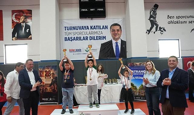 Torbalı'da Satranç Şöleni: 208 Sporcu Aynı Masada Buluştu