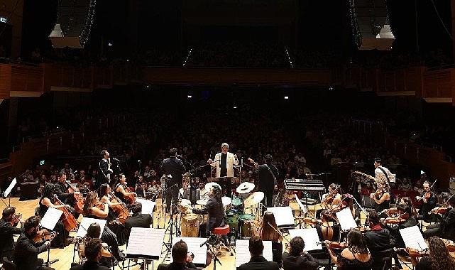 İzmir Oda Orkestrası Latin müzikleriyle dans ettirdi
