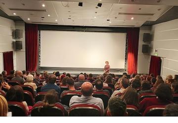 Pelin Esmer, yeni filmiyle Nilüfer'de sinemaseverlerle buluştu