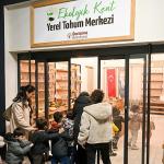 Bornova'da minik eller toprağa dokunuş