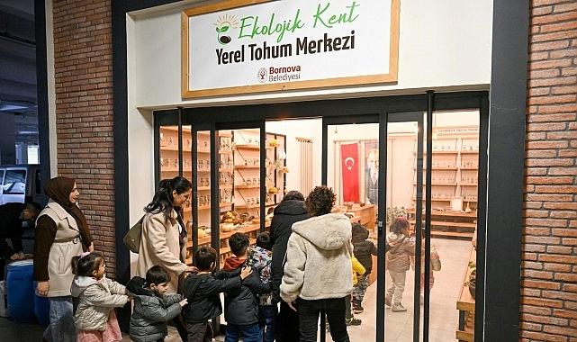 Bornova'da minik eller toprağa dokunuş