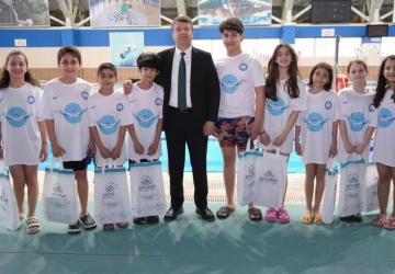 Başkan Tutdere’den yüzme takımına ödül