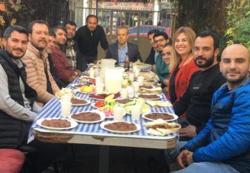 Öğretmenler Günü’nde, öğretmenlere çiğköfte ikram edildi