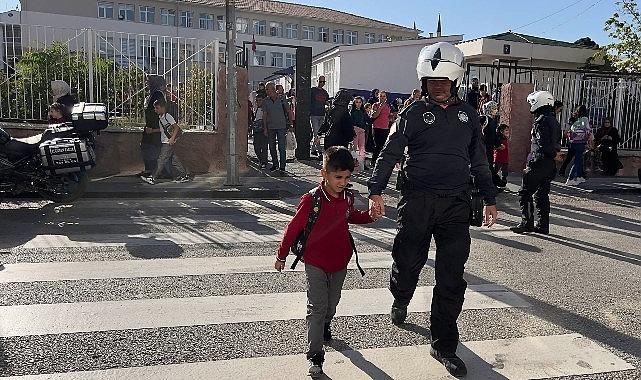 Keçiören Zabıtasından Okul Önlerinde Güvenli Ulaşım Seferberliği