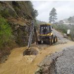 Büyükşehir ekipleri yağış sonrası bozulan yolları onarıyor