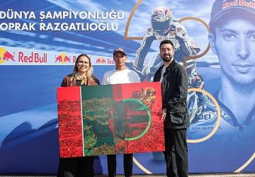 Castrol'den Sanat ve Sporu Buluşturan Eser: Devrim & Renk Erbil'den Toprak Razgatlıoğlu'na “Işığın ve Rengin Yolculuğu"