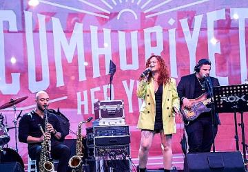 İzmir'de Cumhuriyet kutlamaları devam ediyor