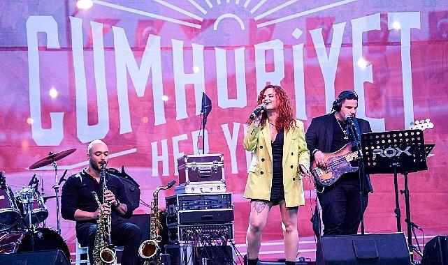 İzmir'de Cumhuriyet kutlamaları devam ediyor