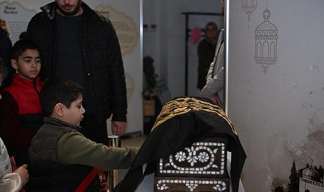 Kartepe'de Mukaddes Emanetlere Yoğun İlgi