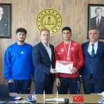 Türkiye üçüncüsü Güreşçi Muhammet Gazi Çalğan’dan Müdür Tosun’a ziyaret