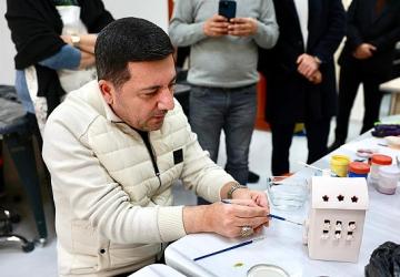 Belediye Başkanımız Rasim Arı, Dekorlu Sırlı Mumluk Boyadı