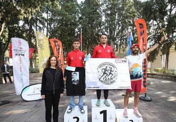 Karşıyaka'da 1500 kişi Ata'dan Ana'ya koştu!