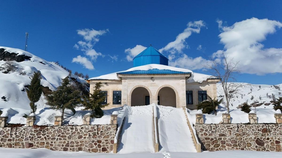 Aziz Dede Türbesi, kar altında kartpostallık görüntüler sundu - Videolu Haber