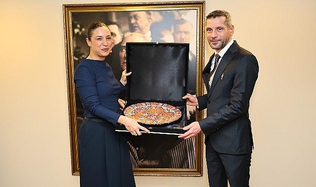 Efes Selçuk Belediyesi'ne Hayvan Ambulansı Bağışı