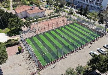 Göynük halı sahası yenilendi