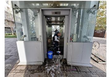 Üst geçit asansörleri Büyükşehir'le tertemiz