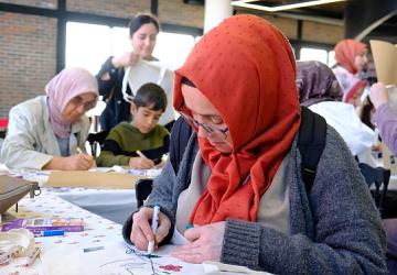 Turuncu balonlarla kadına şiddete 'dur' mesajı