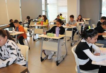 Efes Selçuk Belediyesi'nden öğrencilere anlamlı destek