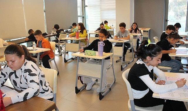 Efes Selçuk Belediyesi'nden öğrencilere anlamlı destek