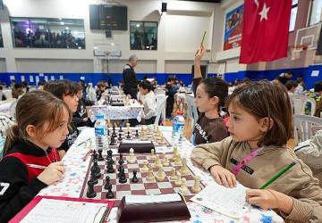 Geleceğin satranç şampiyonları Maltepe'de yarıştı