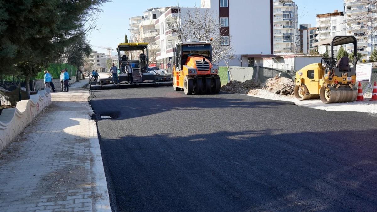 Yeni Mahalle’de asfalt serim çalışmalarına başlandı