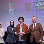 Başkan Büyükakın, gençlerin münazarasından çok etkilendi: “Yarınlarımız emin ellerde"