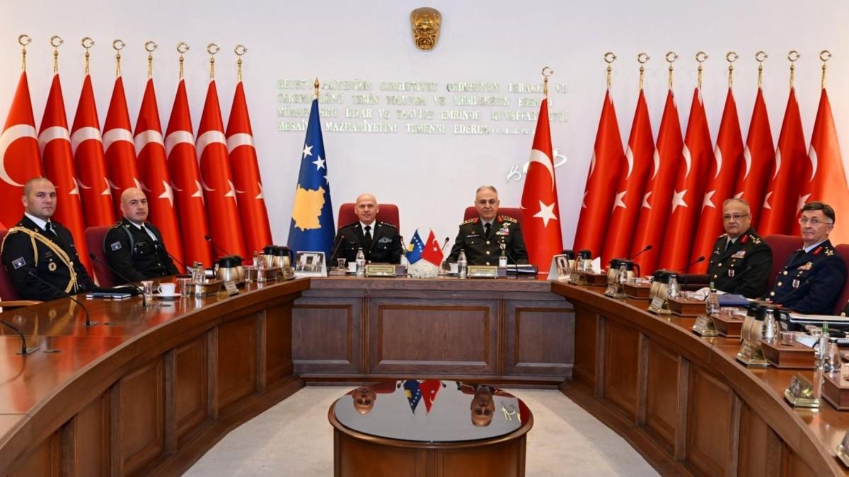 Atatürkçü Teğmenlerin komutanına ihraç iptali