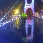 Büyükşehir'den üst geçitlere buzlanma müdahalesi