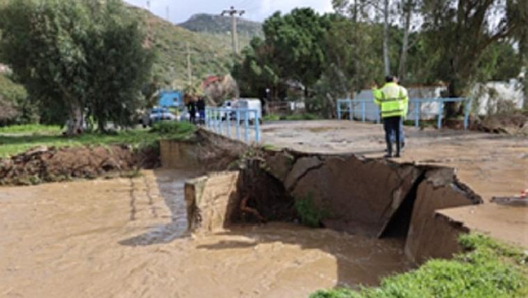 İzmir Büyükşehir Belediyesi'nin yağış seferberliği sürüyor