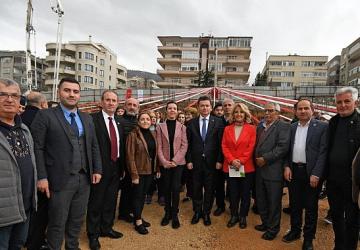 Başkan Aydın'dan Osmangazi'ye Çifte Hizmet